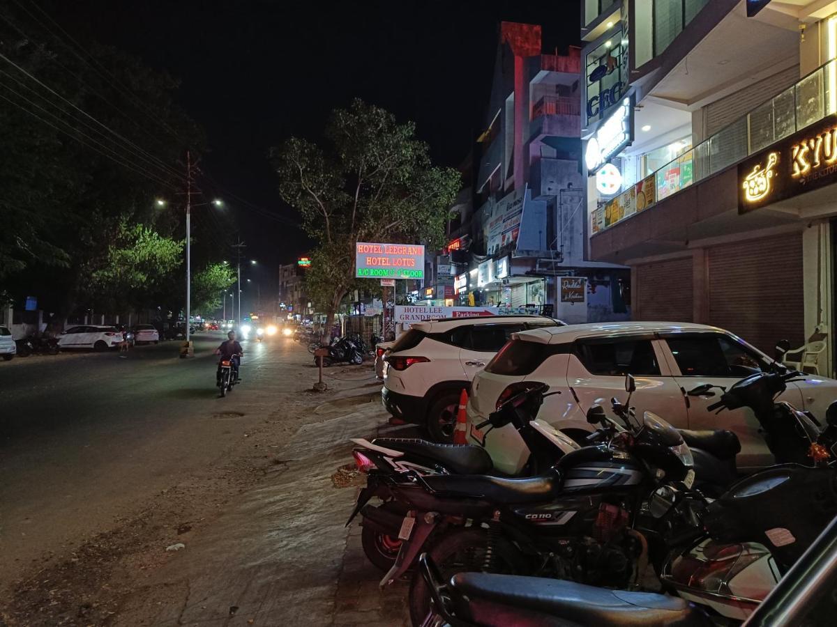 Hotel Lotus Anand Exterior photo