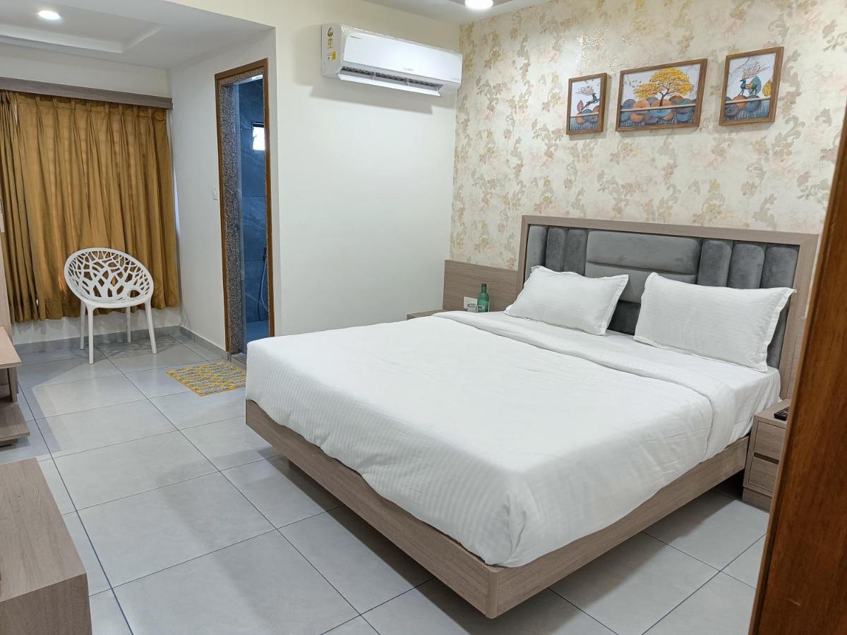 Hotel Lotus Anand Exterior photo