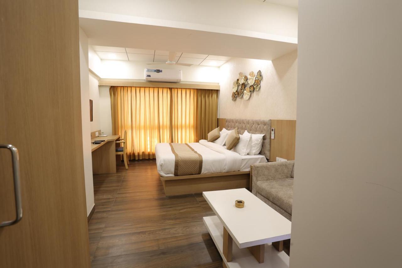 Hotel Lotus Anand Exterior photo